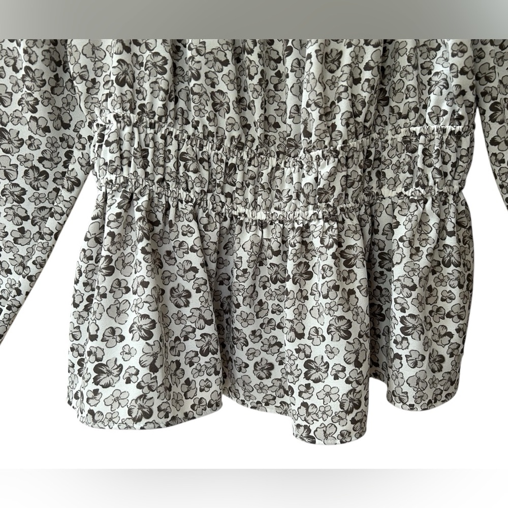NWOT Nine West Boho Gray White Floral On Off Shoulder Peplum Blouse Size M - Picture 3 of 11
